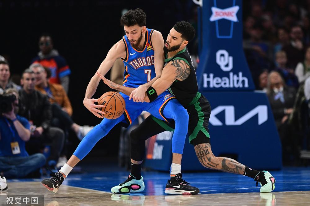 斯在中场的 斯在中场的