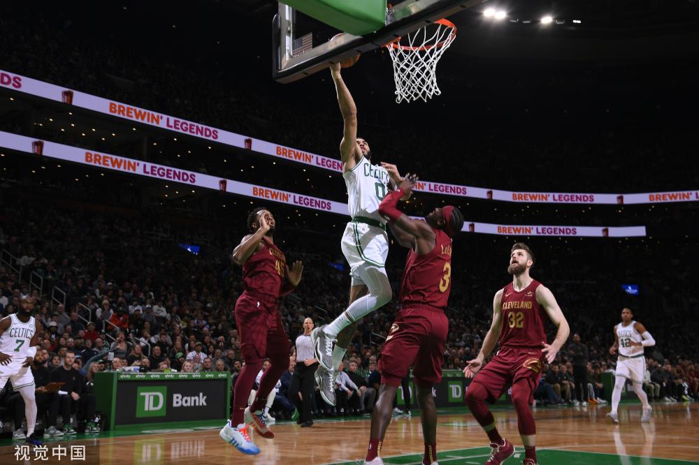 而更令人惊 而更令人惊