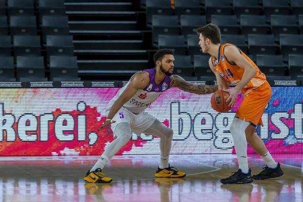 待破门良机 待破门良机